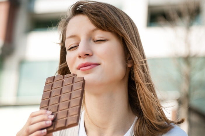 <span>Čokoláda a hubnutí? Čokoláda není tabu. Pár kousků kvalitní čokolády ničemu nevadí.</span>