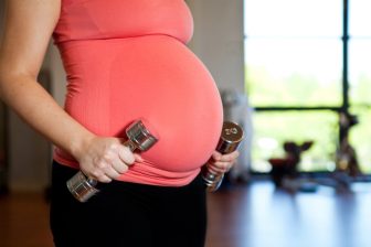 To, že byste měla během těhotenství jíst za dva, je pochopitelně jen mýtus.