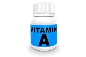 Předávkování vitamínem A může způsobit nevolnost, zvracení, bolesti břicha.